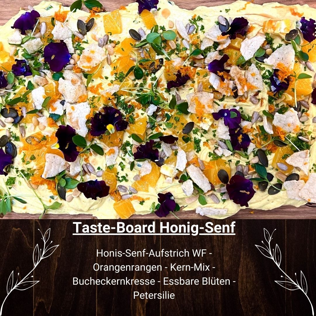 Taste-Board mit Honig-Senf-Aufstrich, Orangenstücken, essbaren Blüten, Kern-Mix, Bucheckernkresse und Petersilie
